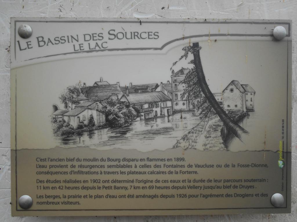 Gite en Forterre Druyes-les-Belles-Fontaines Exterior foto